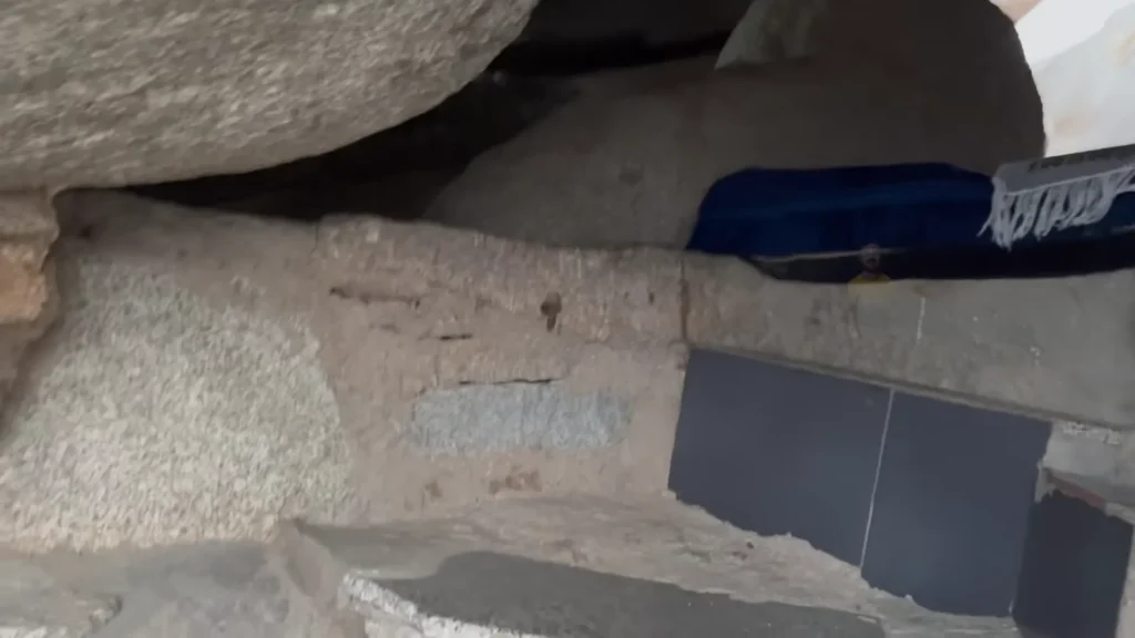Jabal Thawr 2026 Guide: Cave of Refuge, Miracles & Visitor Tips 2 Interior view of Cave of Thawr where Prophet Muhammad ﷺ and Abu Bakr (RA) stayed hidden during the Quraysh manhunt