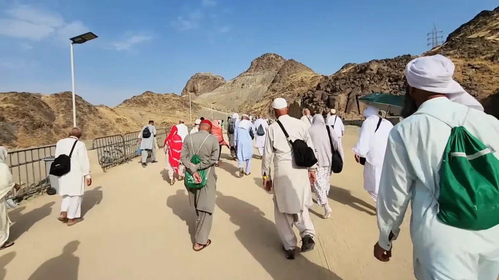 Jabal al-Nour Guide 2025: Cave of Hira, First Revelation & Visitor Tips 2 abal al-Nour hiking trail with 1750 stone steps leading to Cave of Hira in Makkah
