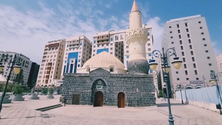 Masjid Abu Bakr Siddiq in Madinah near Masjid an-Nabawi, Eid prayer site of the Prophet Muhammad ﷺ and Abu Bakr RA, historic black basalt mosque with Ottoman-style dome and minaret