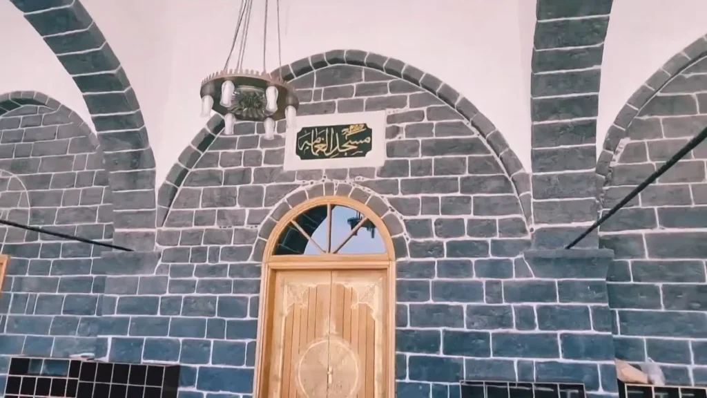 Ottoman-style stone arches and entrance of Masjid al-Ghamamah near Masjid Abu Bakr Siddiq RA in Madinah, showing Islamic architecture and prayer ambiance