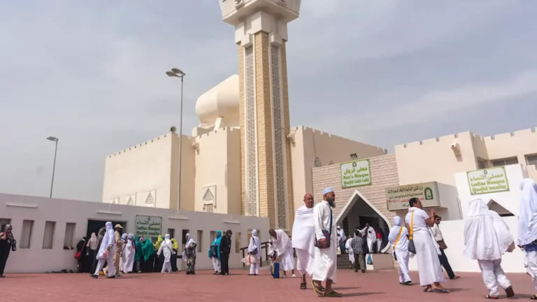 Aerial view of Masjid Nimrah in Wadi Uranah on the Day of Arafah during Hajj 2025