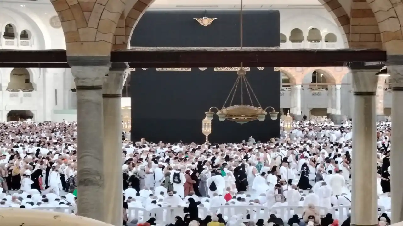 Pilgrims performing Tawaf around Kaaba with questions in mind during Hajj and Umrah