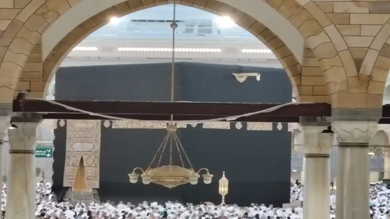 Three Muslim pilgrims in front of the Kaaba representing Hajj Ifrad, Qiran, and Tamattu in 2025