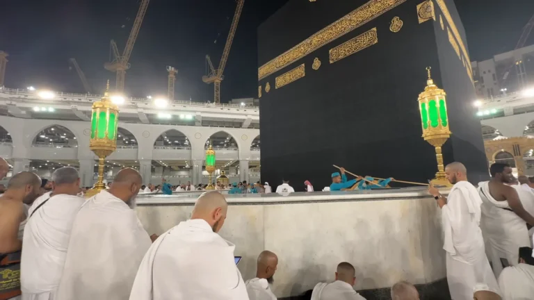 Umrah 2025, Kaaba, pilgrims, Nusuk app, visa entry, 1447 AH