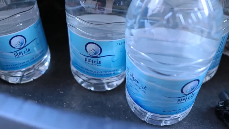 Zamzam water delivery in Saudi Arabia 2025 – 5-liter authentic bottle ordered online via Al-Zamazameh and Noon Minutes app in Riyadh for pilgrims and residents