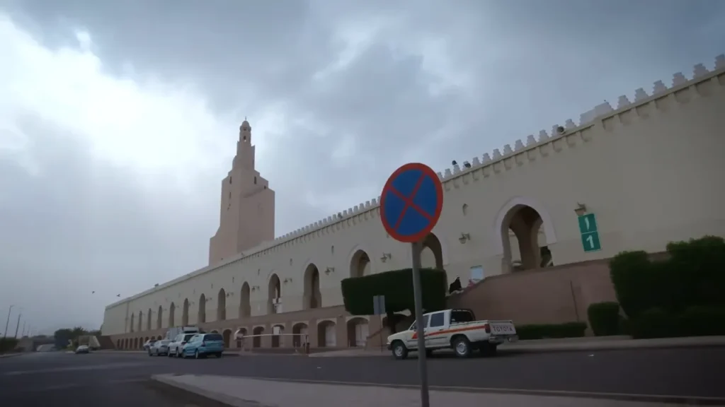 Dhul Hulaifah 4 Miqat guidance for people of Madinah and pass-through travelers with who must enter ihram here and who may have different rules (2026)