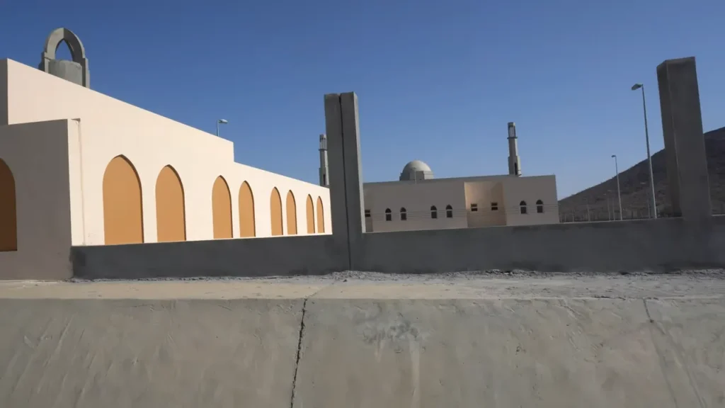 Miqat Dhat Irq 7 Ihram boundary for Iraq-route pilgrims and northern travelers in Taif area northeast of Makkah, with route guidance and crossing rule for Hajj and Umrah.