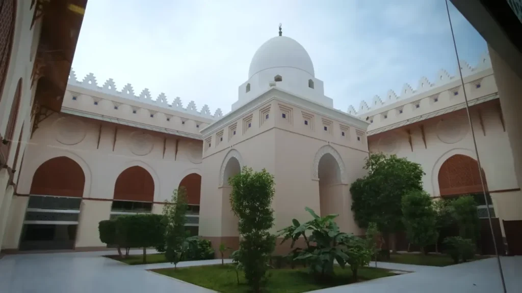 Dhul Hulaifah 10 Masjid al-Shajarah miqat in Madinah with ihram wearing spot, niyyah timing, talbiyah start point, and pilgrim facilities (2026)